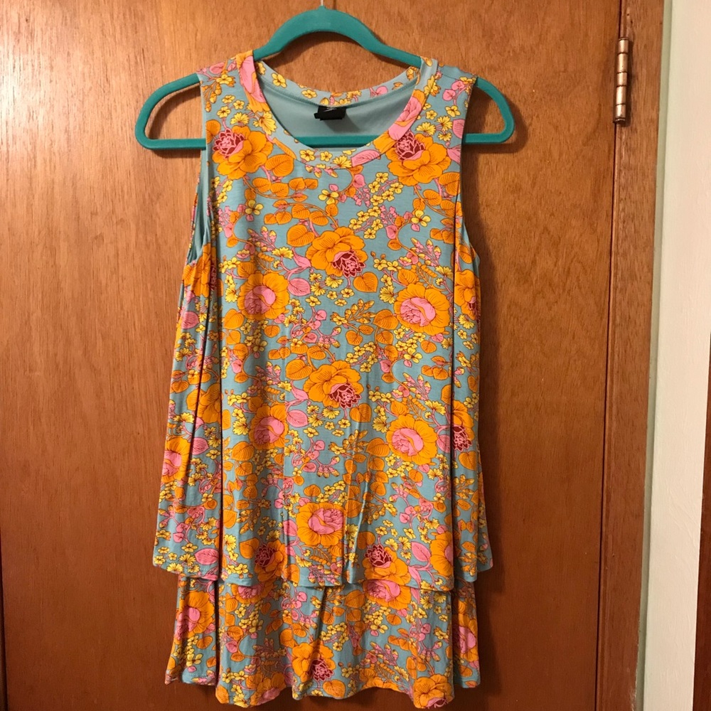 NWOT Agnes & Dora Floral Tiered Tunic